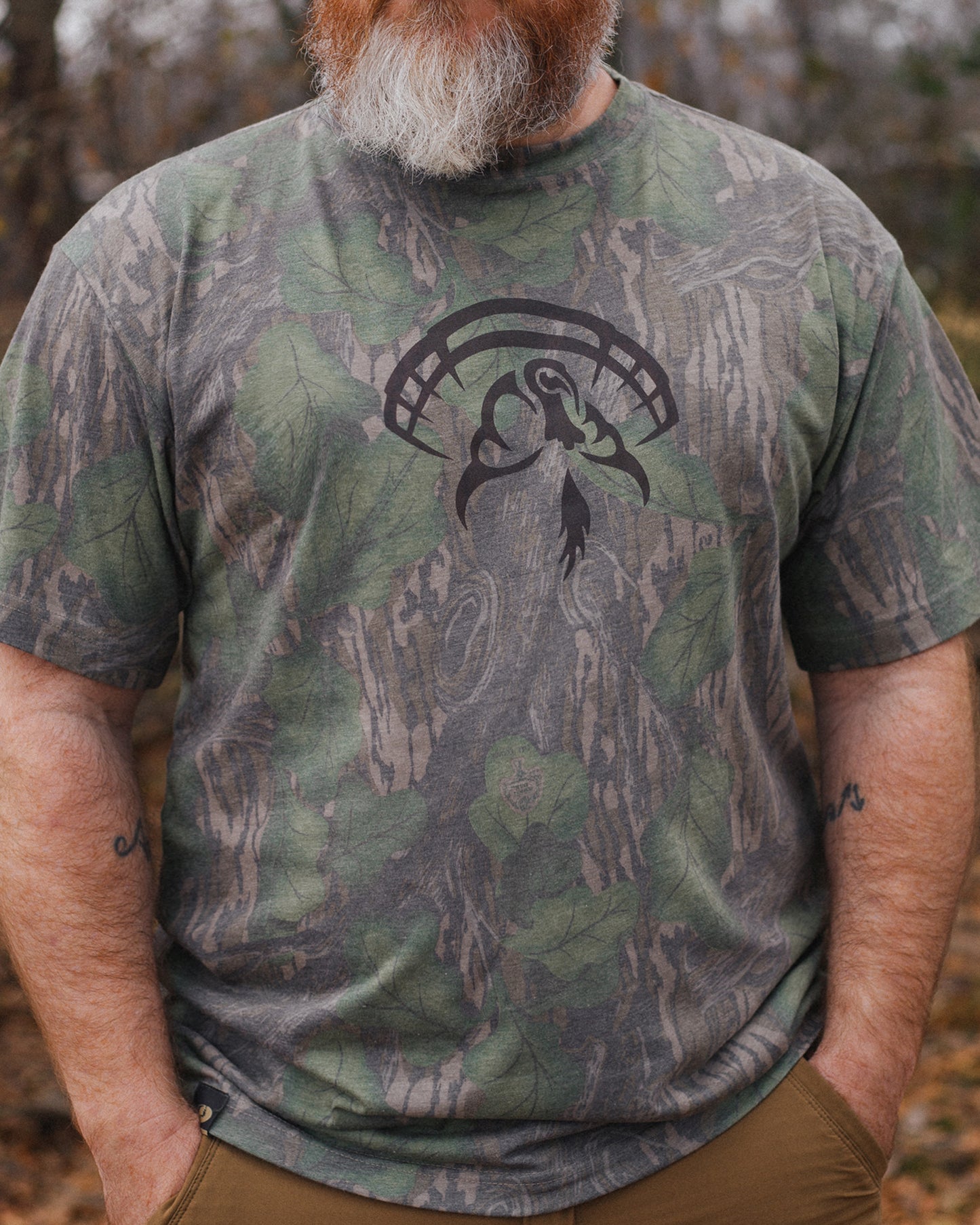 Strut Commander Mossy Oak Foliage Logo Tee